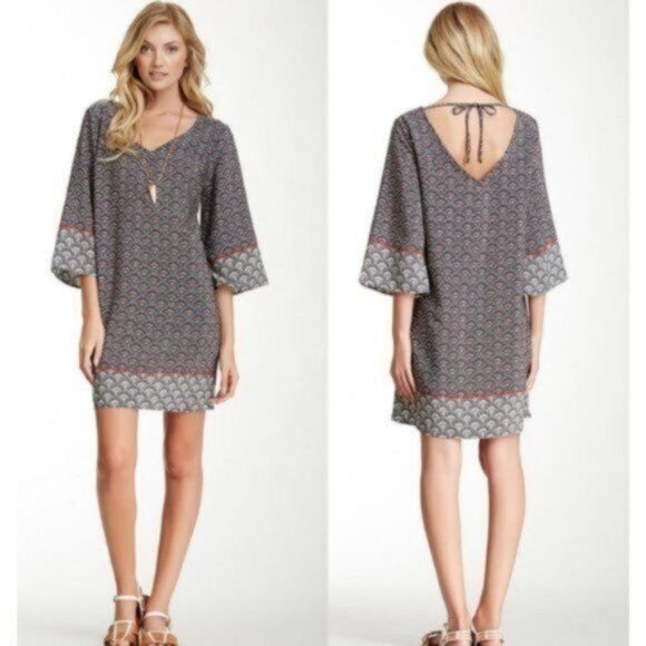 bobeau Dresses & Skirts - Bobeau Dress Fan Printed V Neck Bell Sleeve Shift Mini